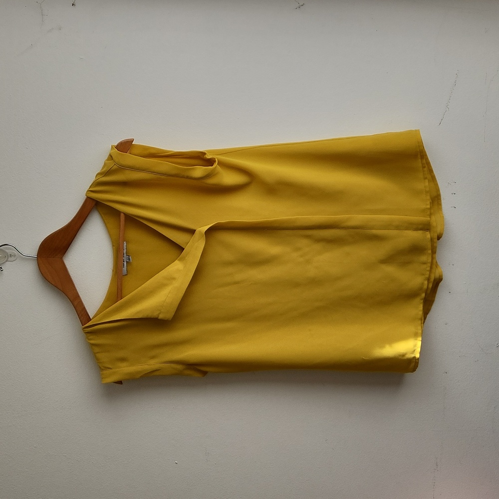 Asymmetrical mustard top